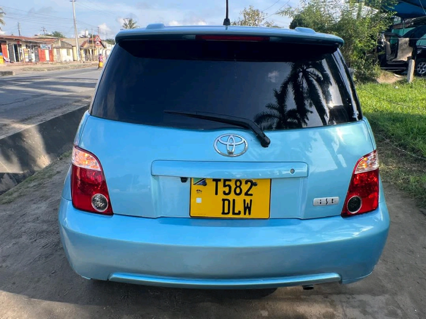 Toyota Ist 2005 Model with Android TV thumbnail 3