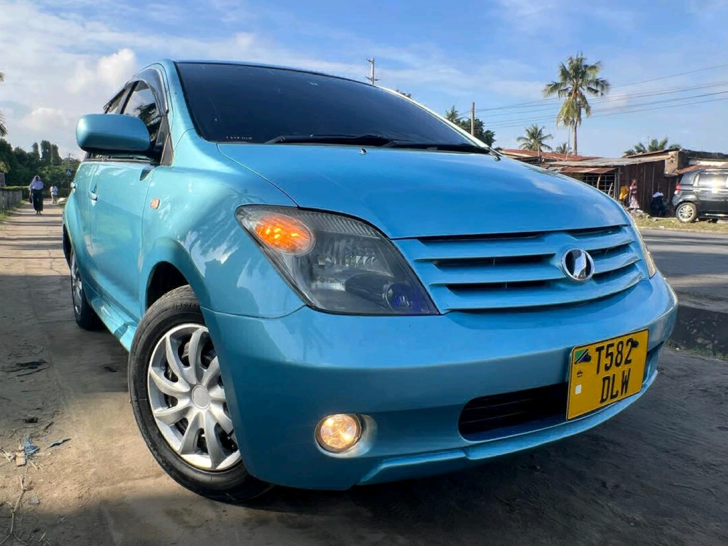 Toyota Ist 2005 Model with Android TV thumbnail 6