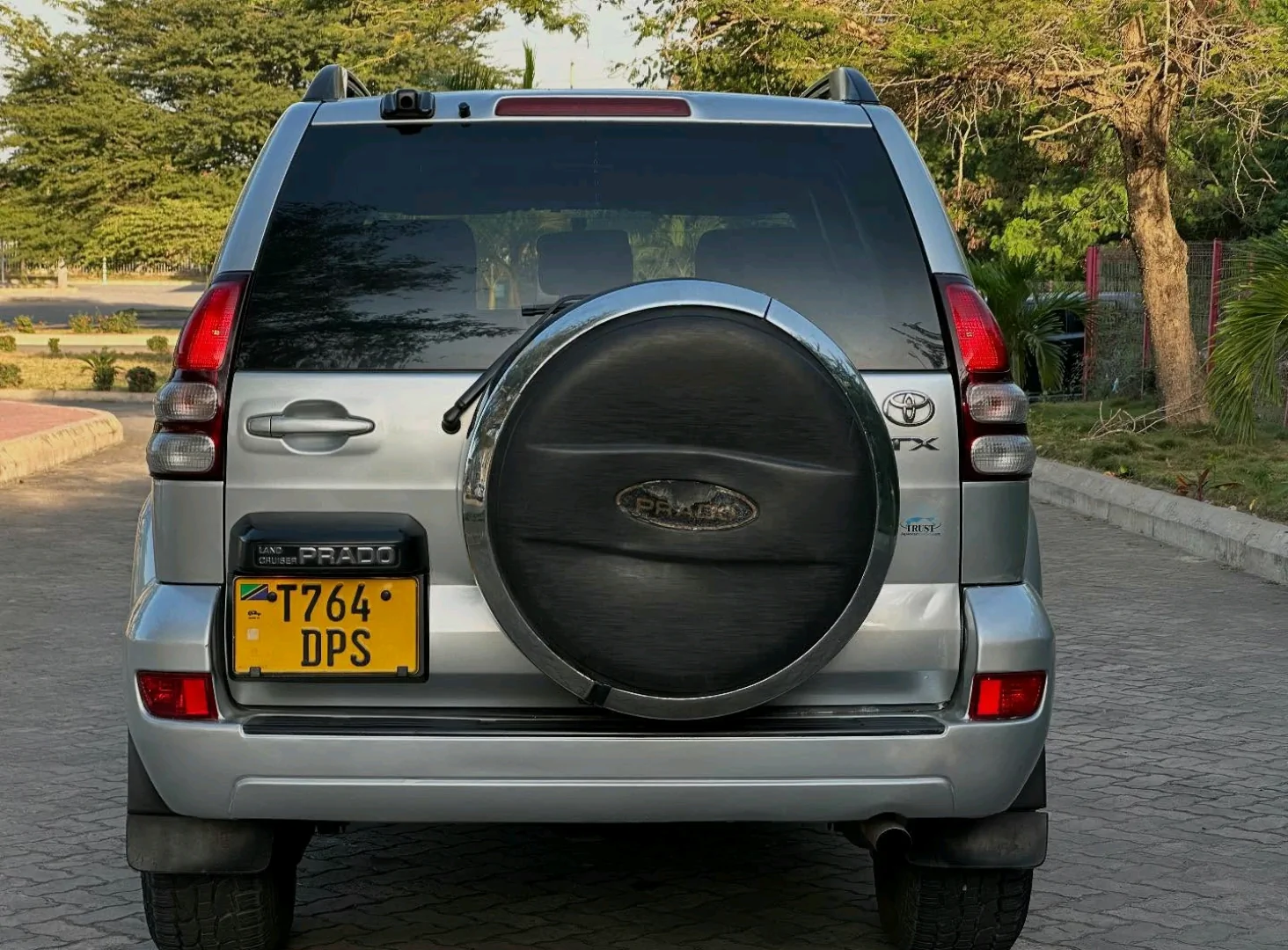 Toyota Land Cruiser Prado 120 Series SUV thumbnail 2