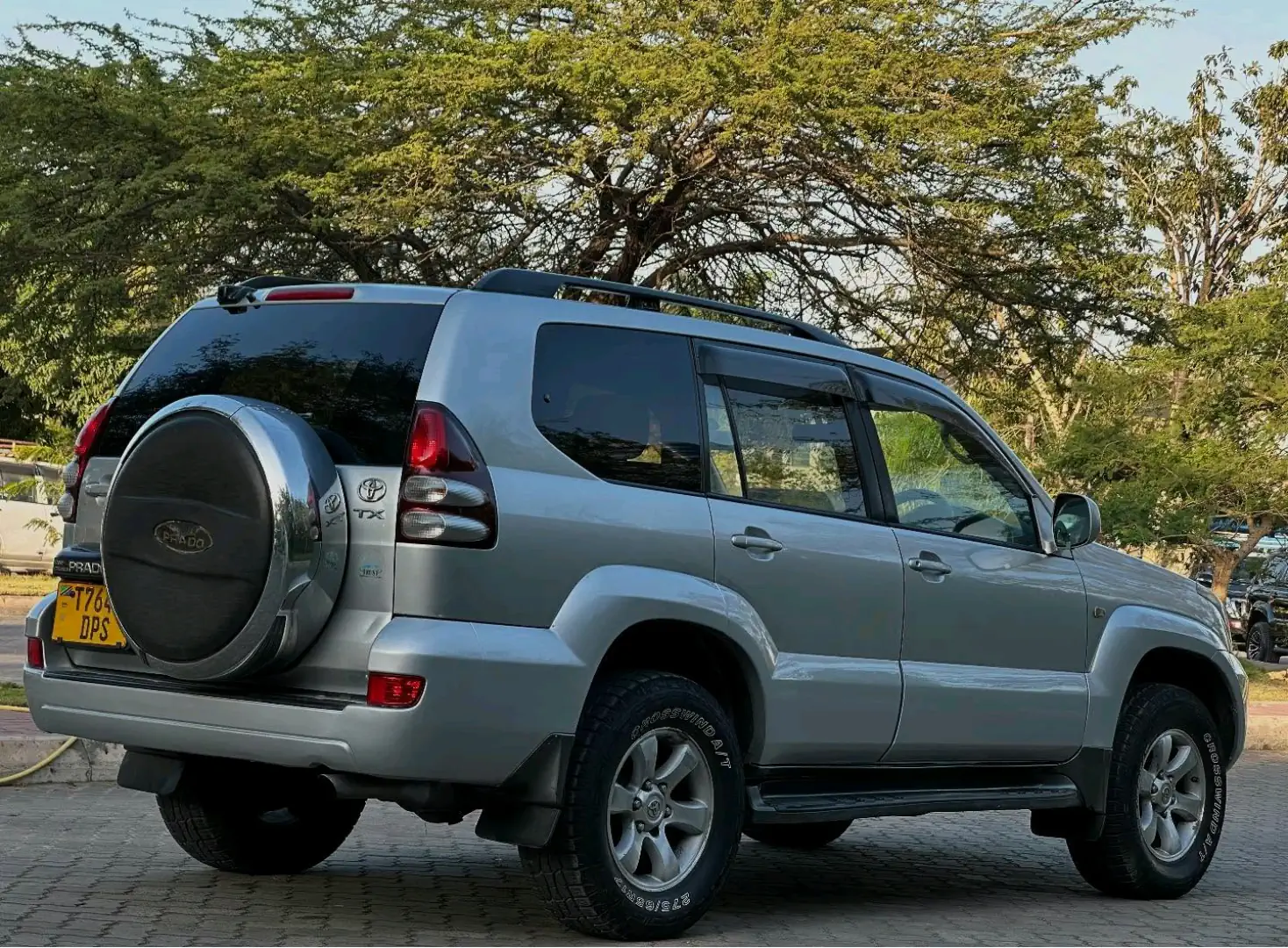 Toyota Land Cruiser Prado 120 Series SUV thumbnail 3