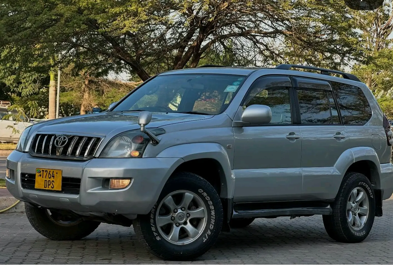 Toyota Land Cruiser Prado 120 Series SUV thumbnail 5