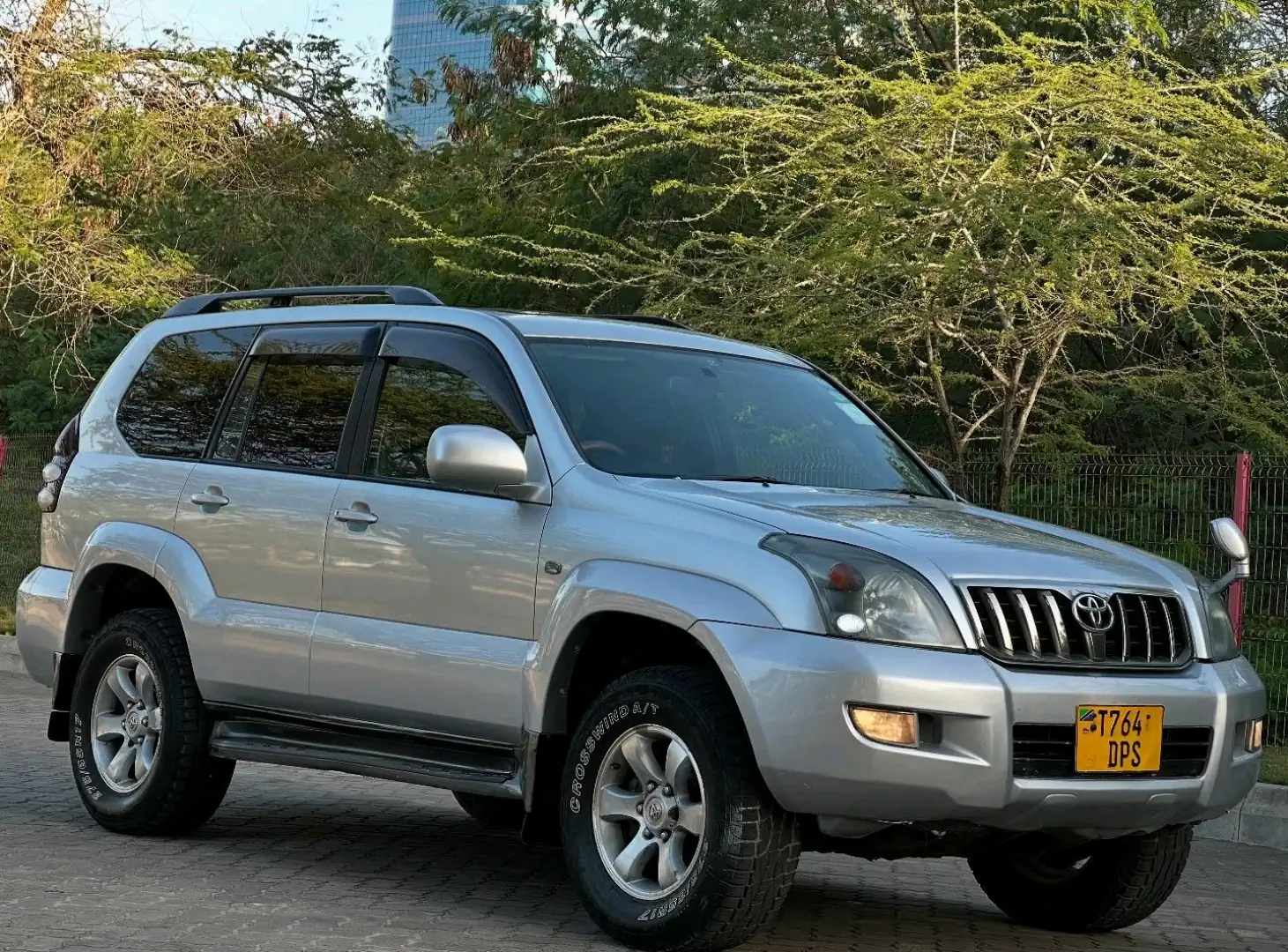 Toyota Land Cruiser Prado 120 Series SUV thumbnail 6