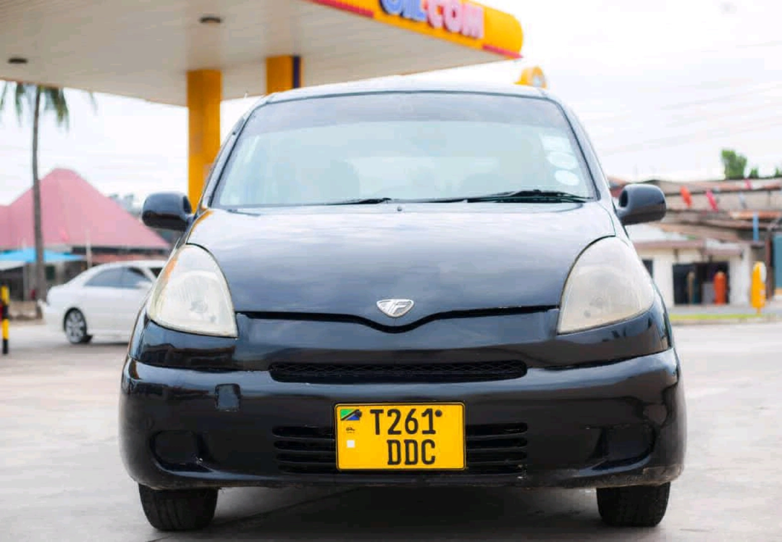 Black Toyota Funcargo 1490cc for Sale