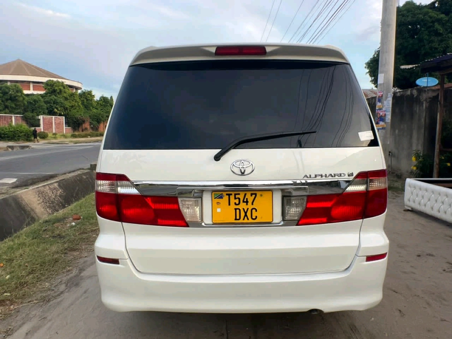 Toyota Alphard Minivan 2002 Model thumbnail 2