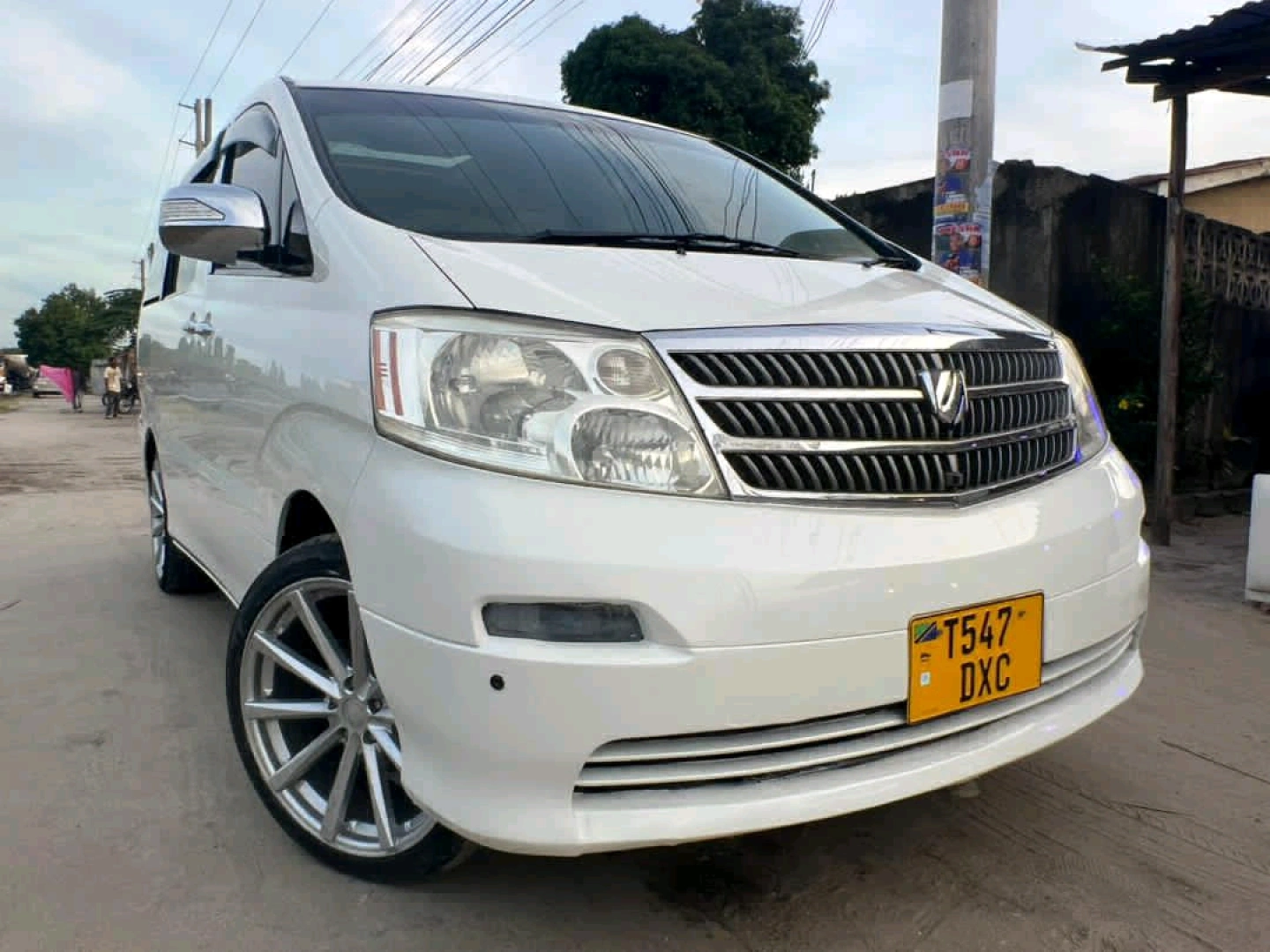 Toyota Alphard Minivan 2002 Model thumbnail 4