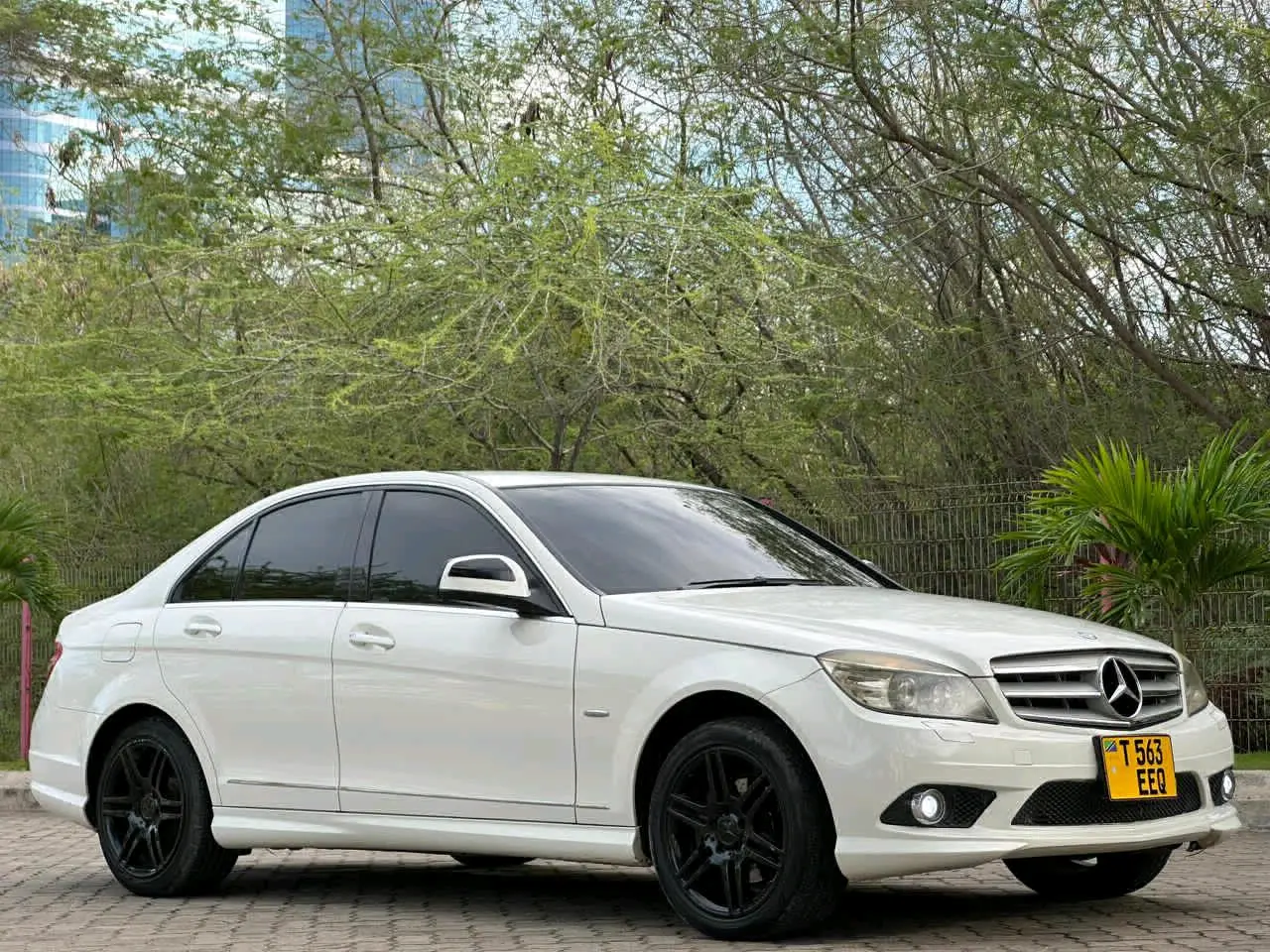 Mercedes-Benz C-Class 2009, White, 1790cc thumbnail 2