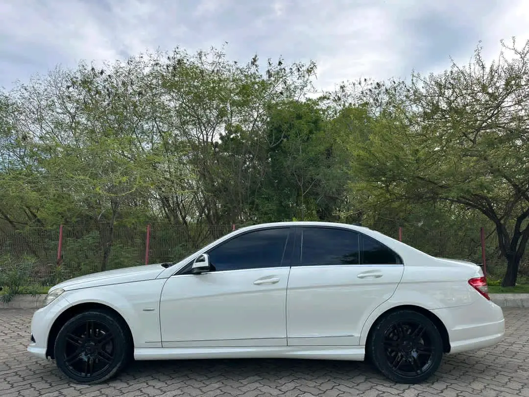 Mercedes-Benz C-Class 2009, White, 1790cc thumbnail 3