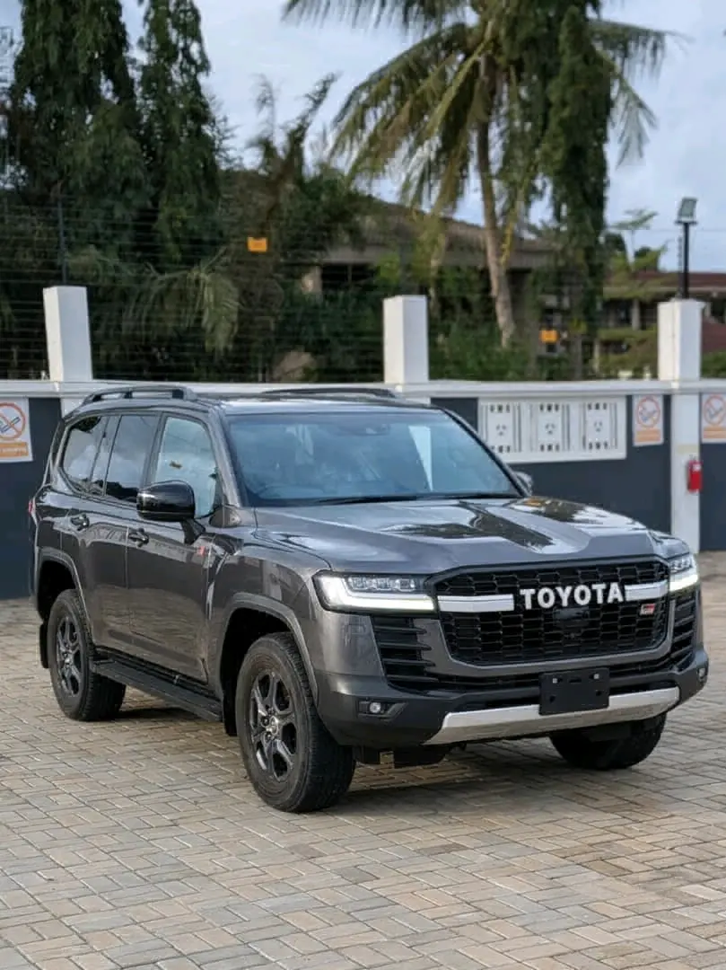 2024 Toyota Land Cruiser 300 GR Sport