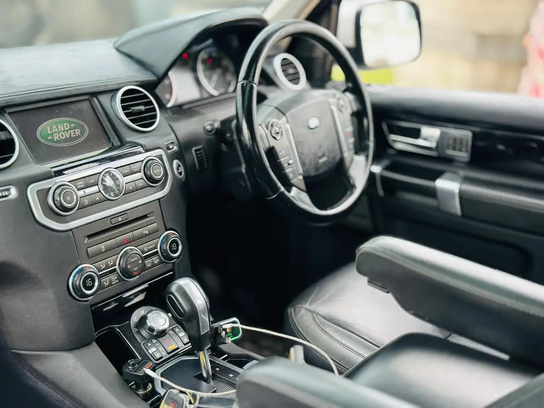 Land Rover Discovery 4 2013 thumbnail 8