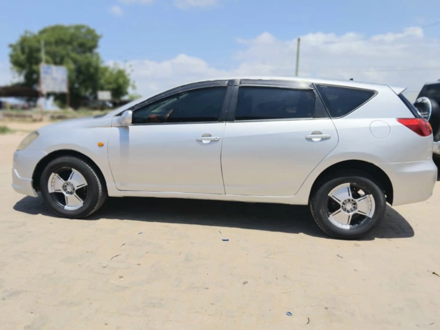 Toyota Caldina BNZ Silver Sedan thumbnail 7