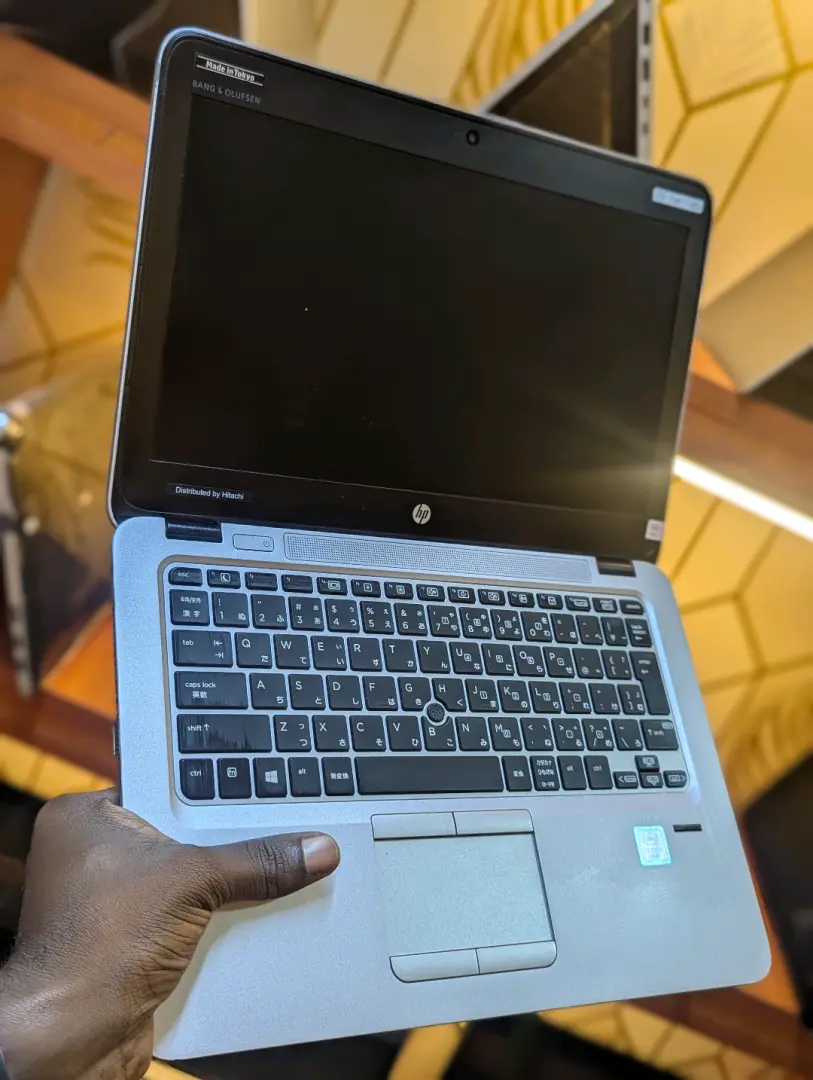 HP EliteBook 820 G3 Laptop (i5, 8GB RAM)