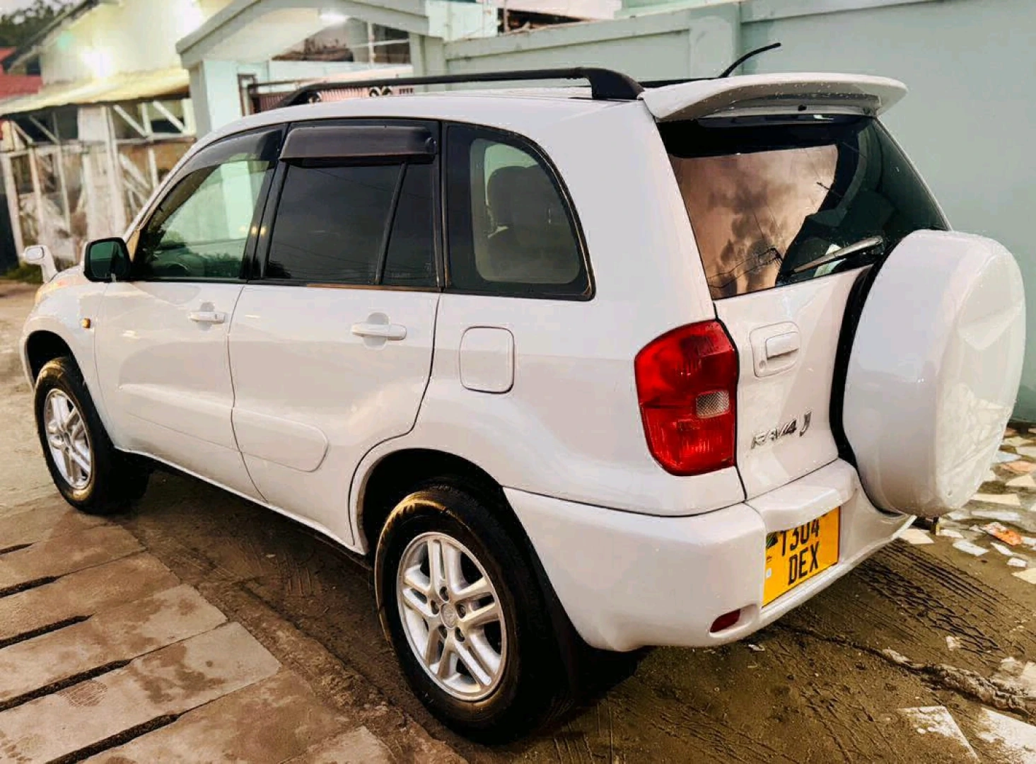 Toyota RAV4 White DEX thumbnail 2