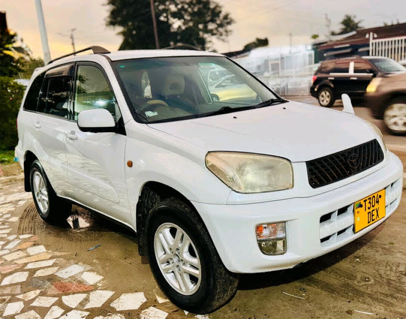 Toyota RAV4 White DEX thumbnail 3