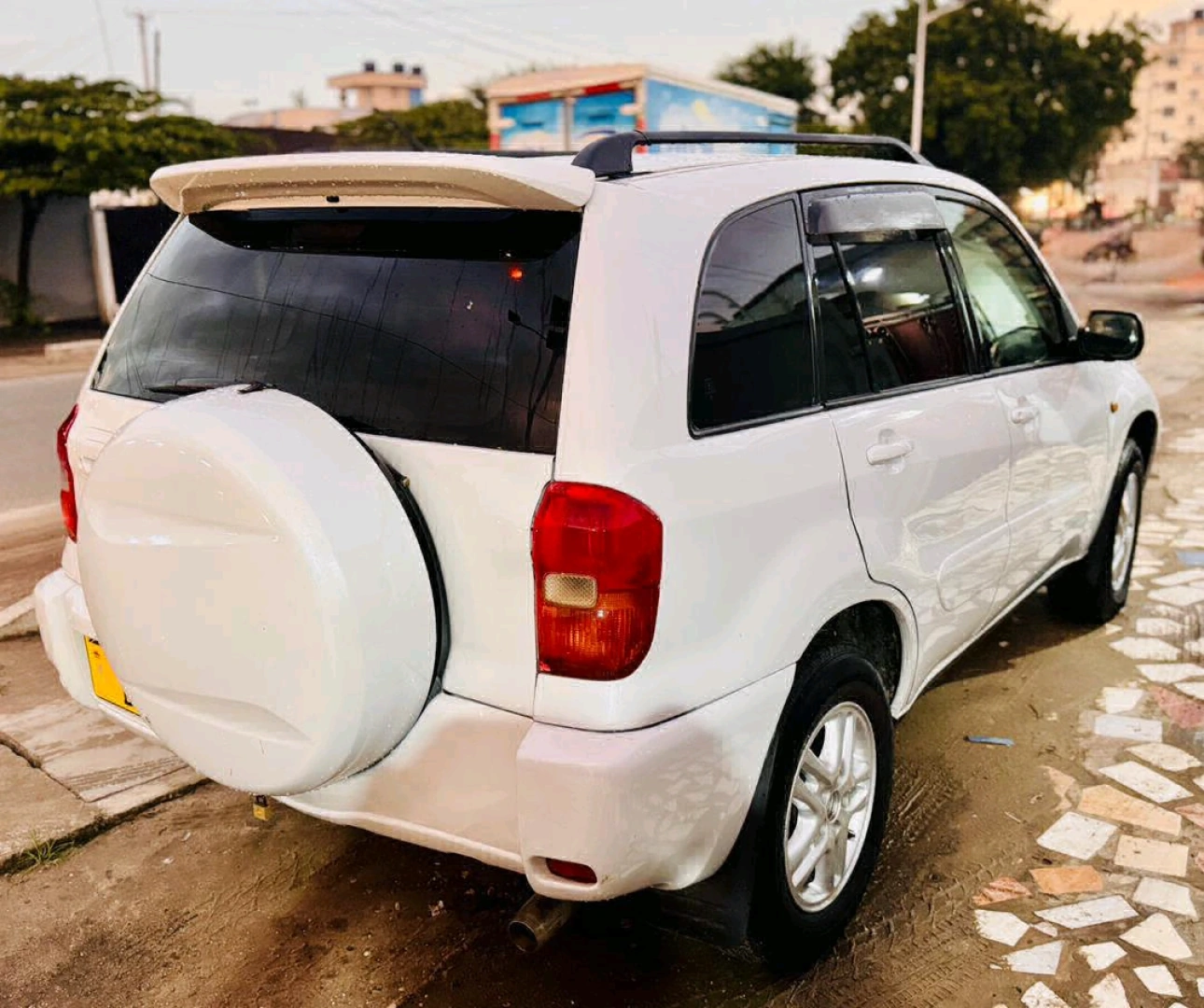 Toyota RAV4 White DEX thumbnail 4
