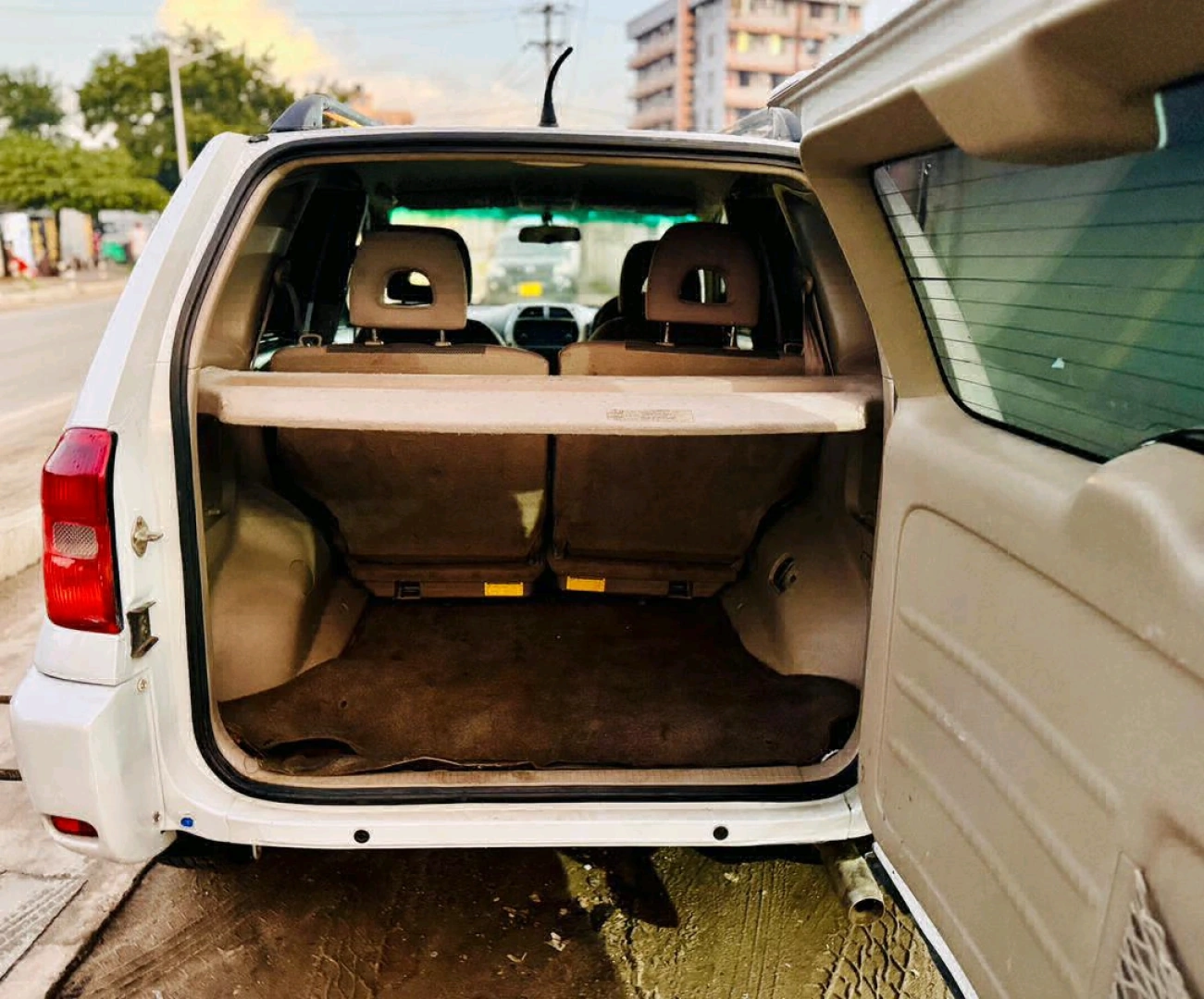 Toyota RAV4 White DEX thumbnail 6