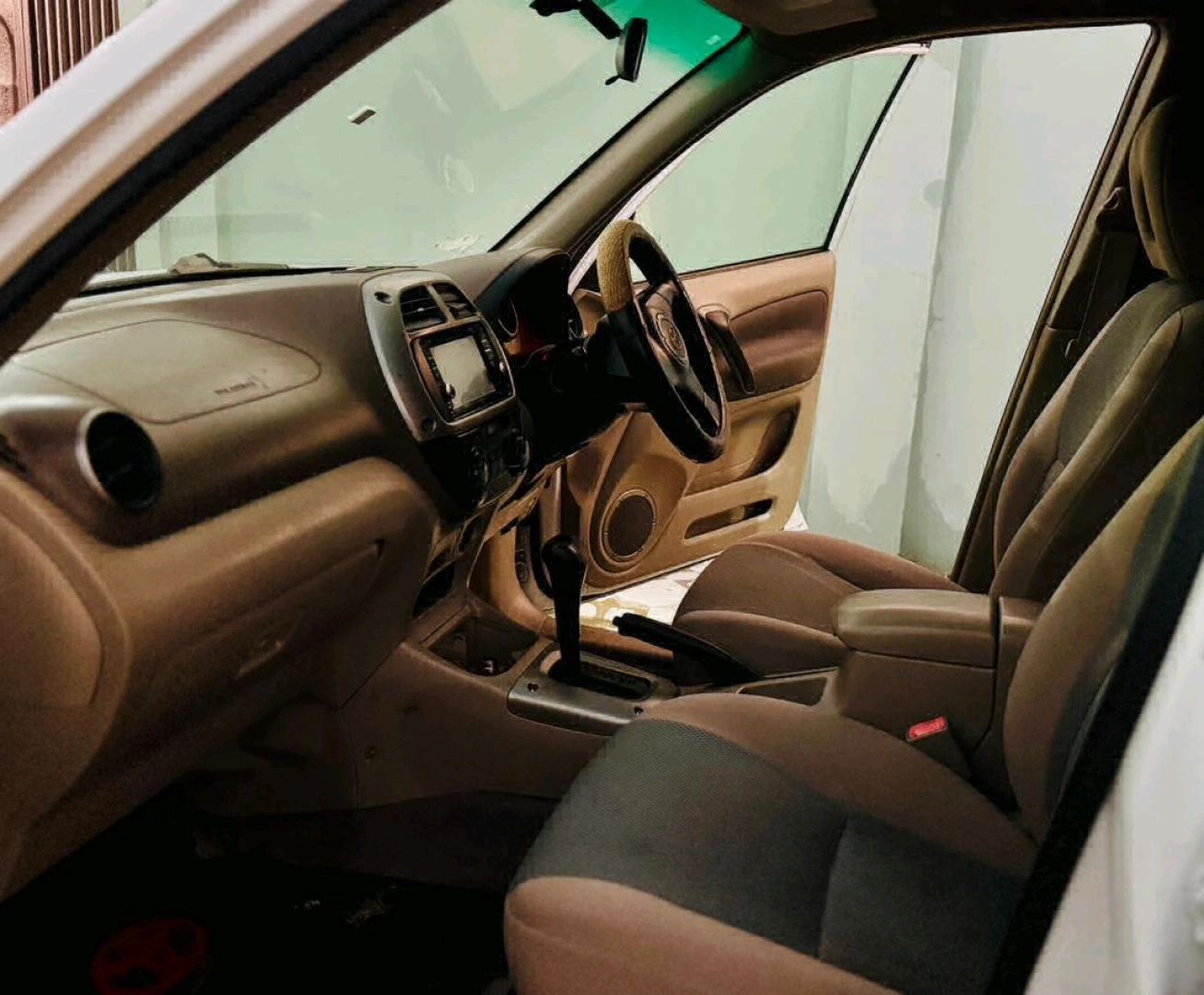 Toyota RAV4 White DEX thumbnail 8