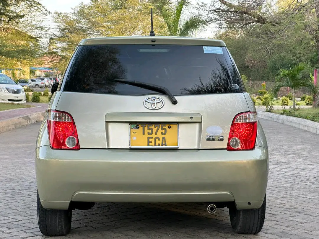 Toyota Ist 2005 Gold, Automatic, Low Mileage thumbnail 5