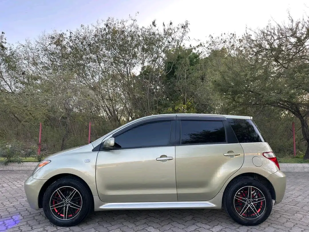 Toyota Ist 2005 Gold, Automatic, Low Mileage thumbnail 6
