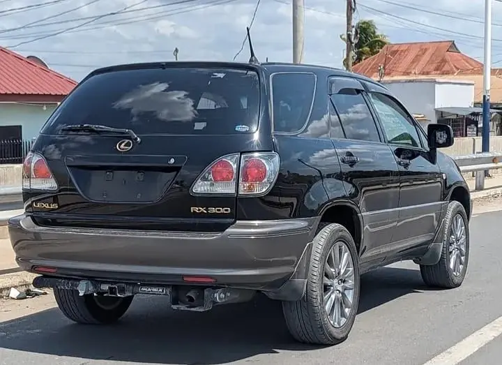 Toyota Harrier 2002 (Old Model) thumbnail 3