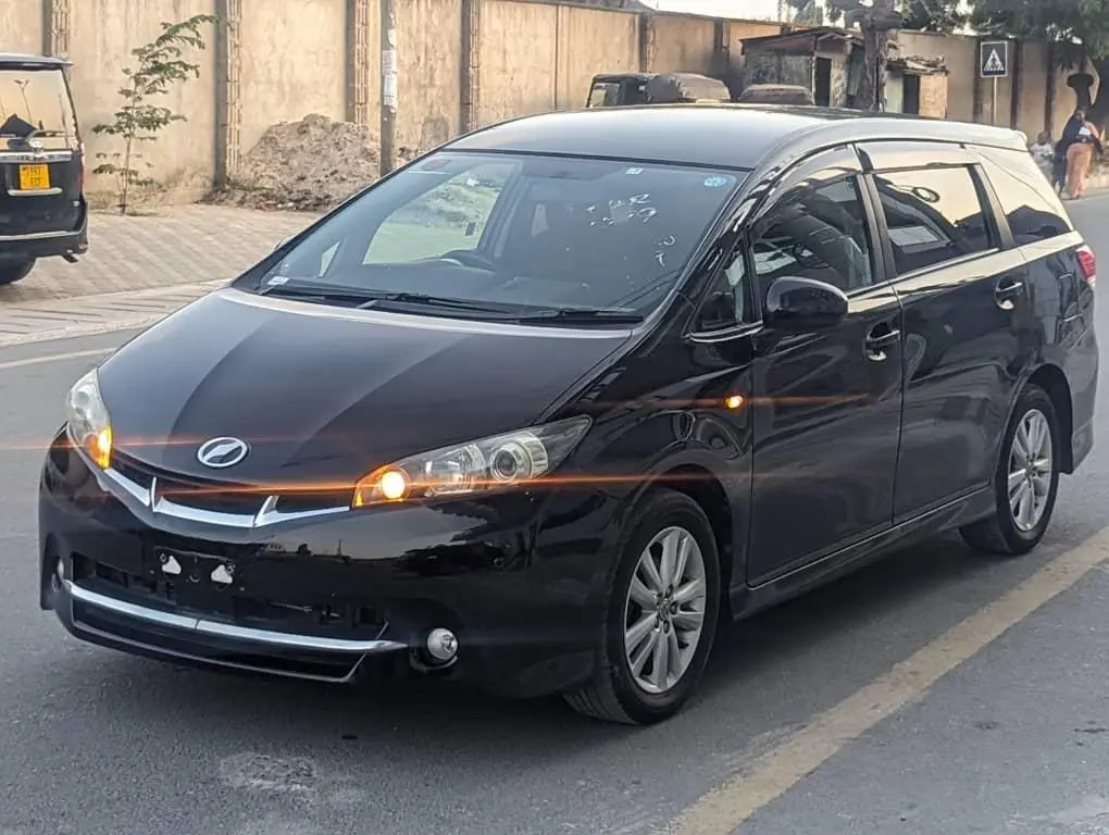 Toyota Wish 2010/11 thumbnail 2
