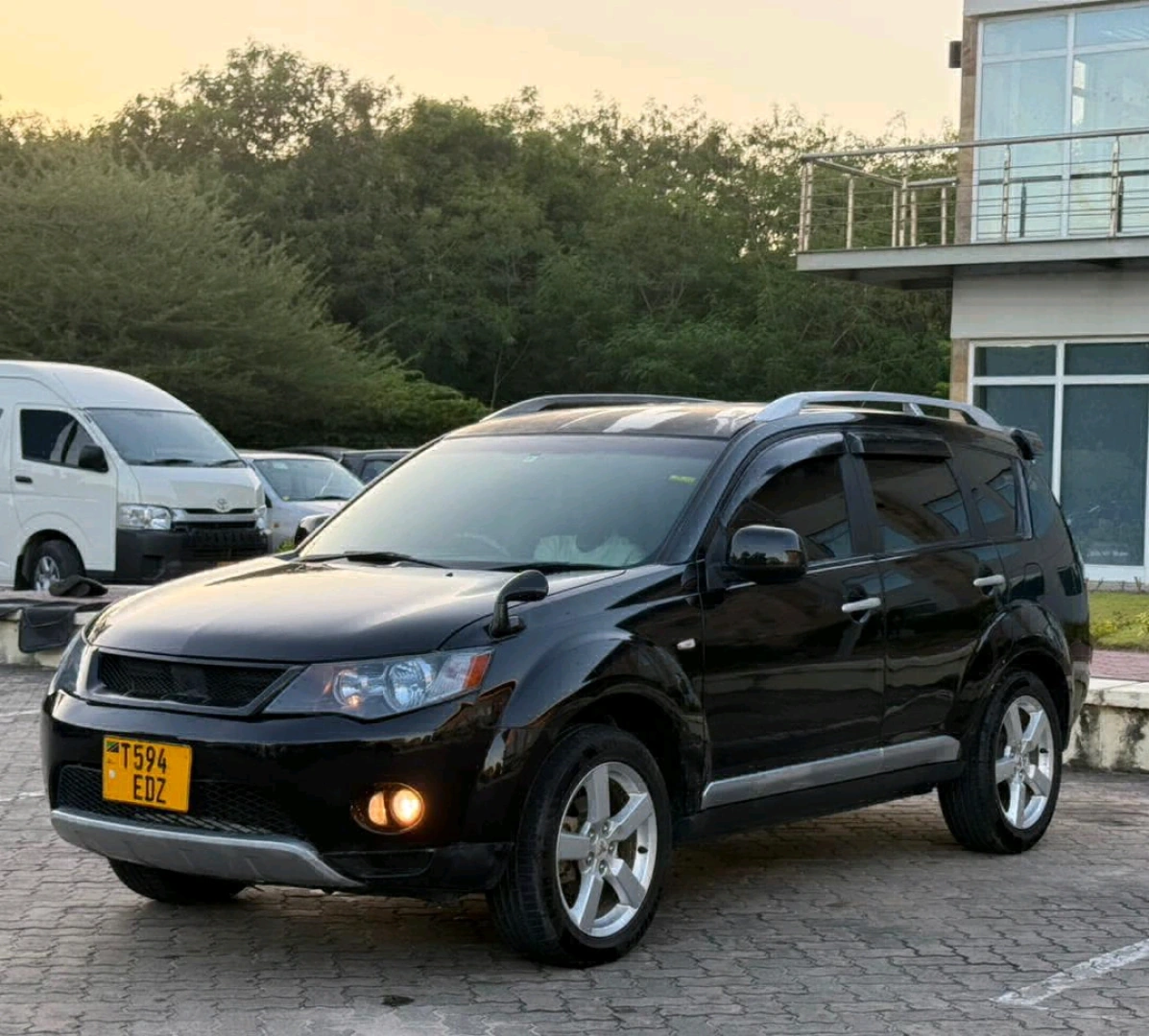 Black Mitsubishi Outlander SUV 2008 thumbnail 6