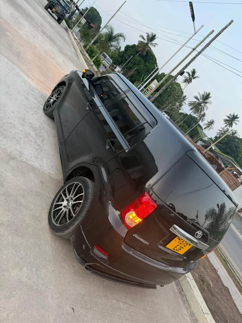 Toyota Rumion 2009 Automatic thumbnail 4
