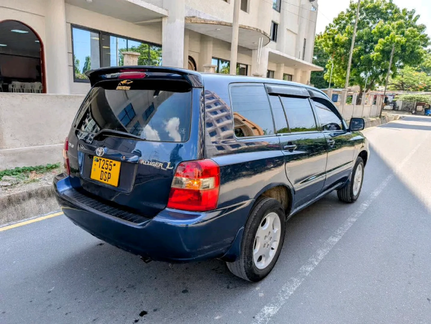 Toyota Kluger SUV Automatic thumbnail 2