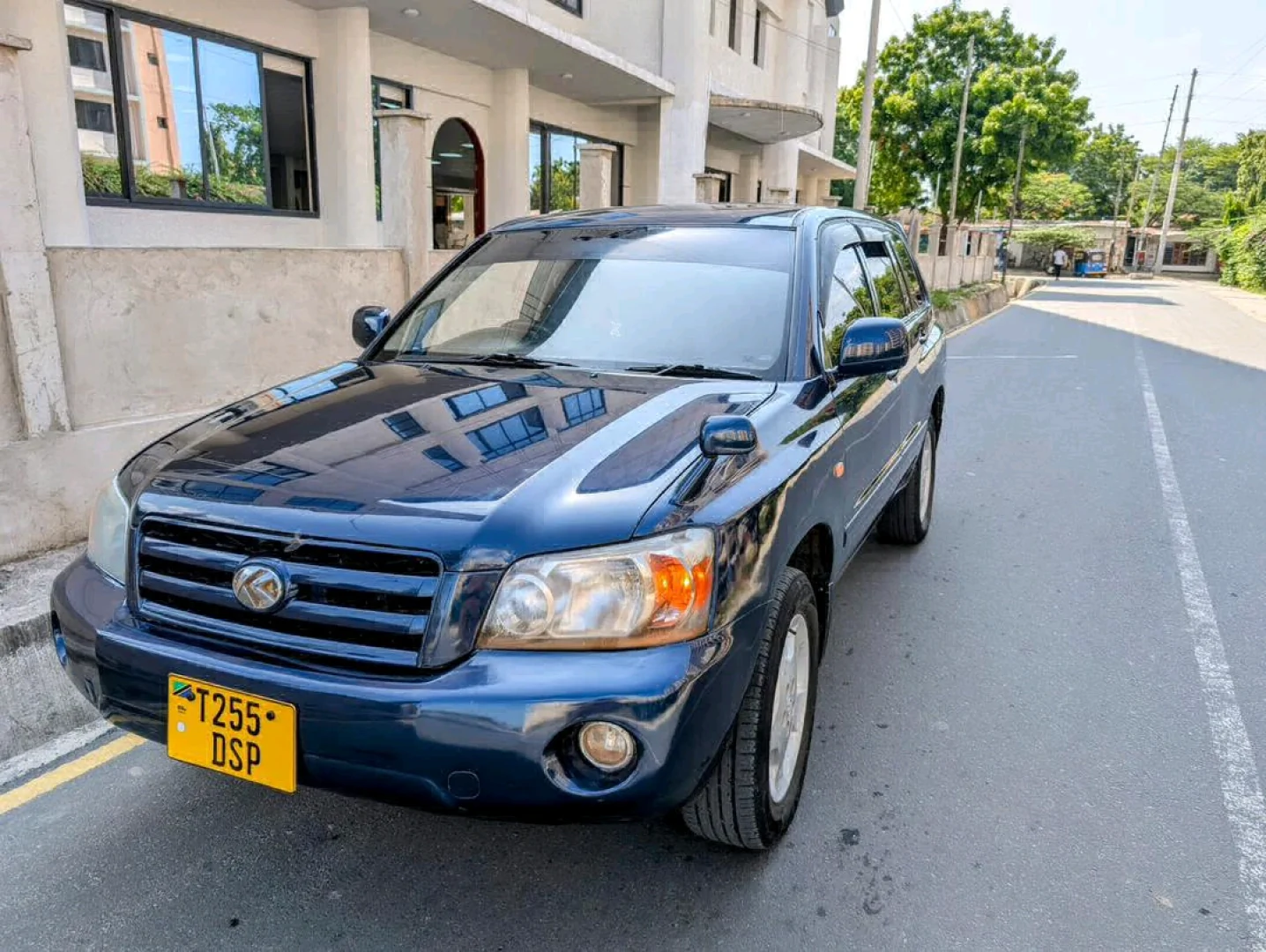 Toyota Kluger SUV Automatic thumbnail 3
