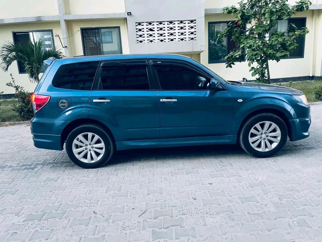 2010 Subaru Forester Customized Blue thumbnail 2