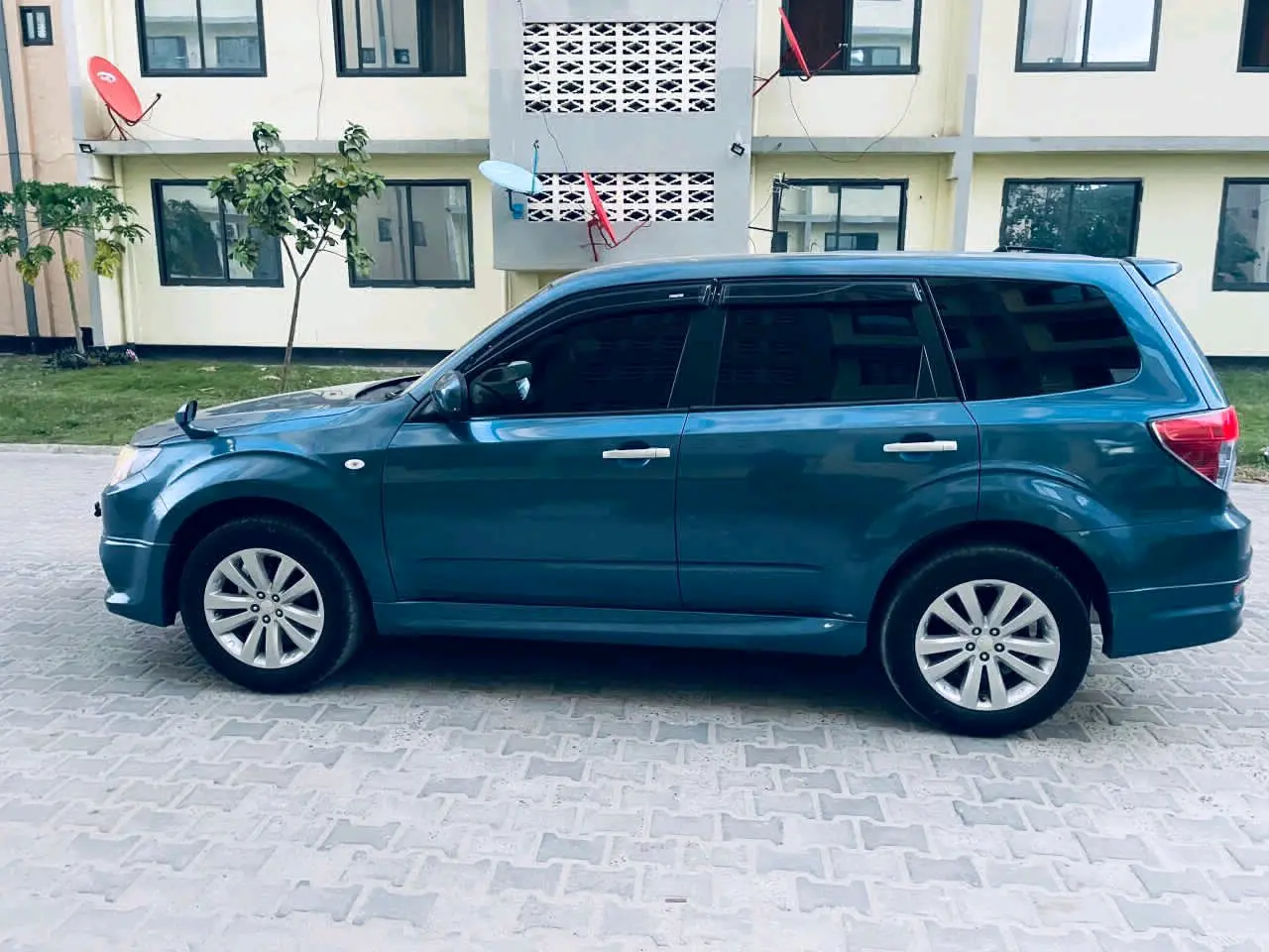 2010 Subaru Forester Customized Blue thumbnail 4