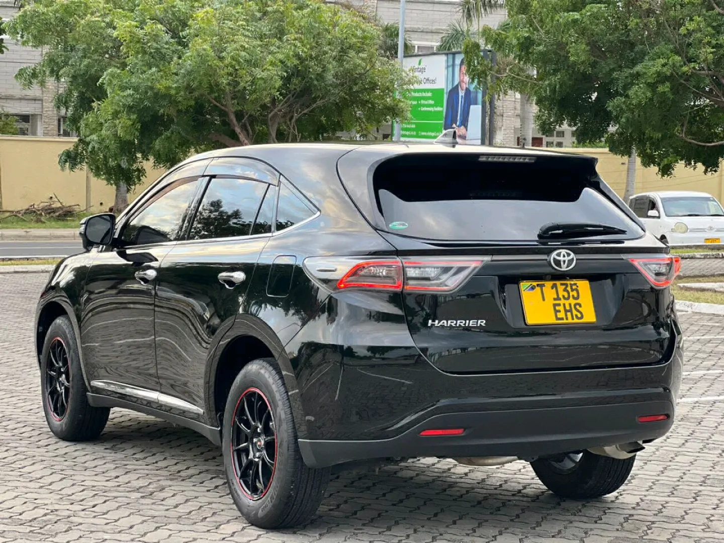 Toyota Harrier 2017 Black SUV thumbnail 7