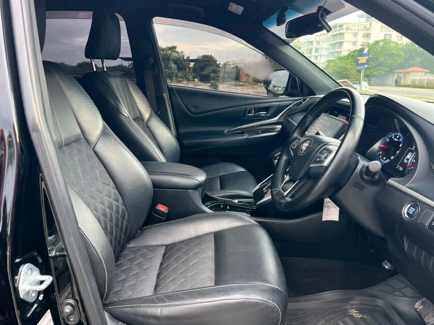 Toyota Harrier 2017 Black SUV thumbnail 8