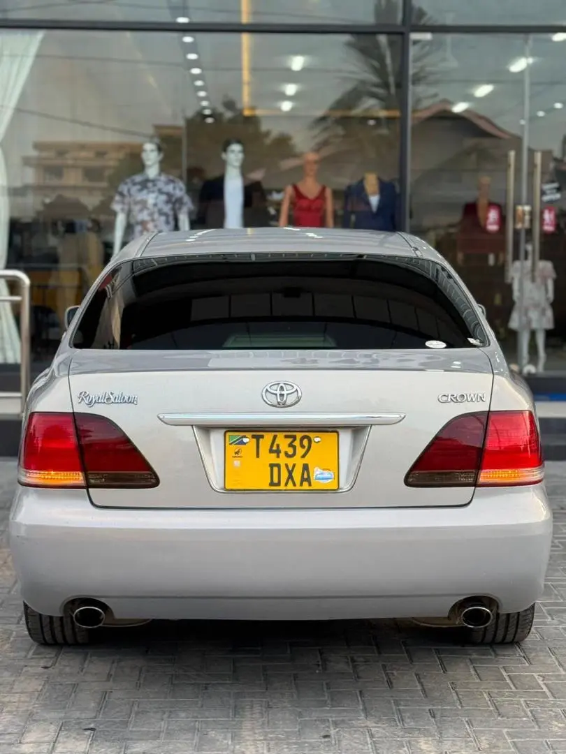 Toyota Crown Royal Saloon thumbnail 4