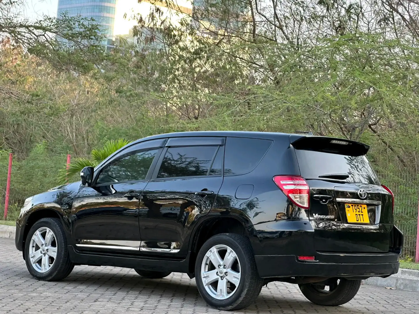 Toyota Vanguard DTT SUV for Sale thumbnail 3