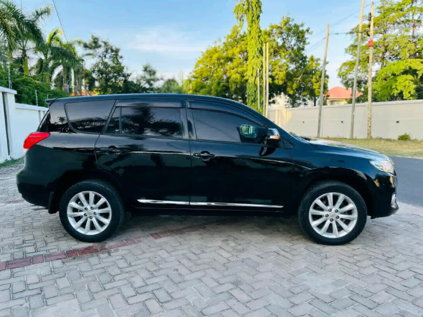 2010 Toyota Vanguard, Black, 2490cc thumbnail 4