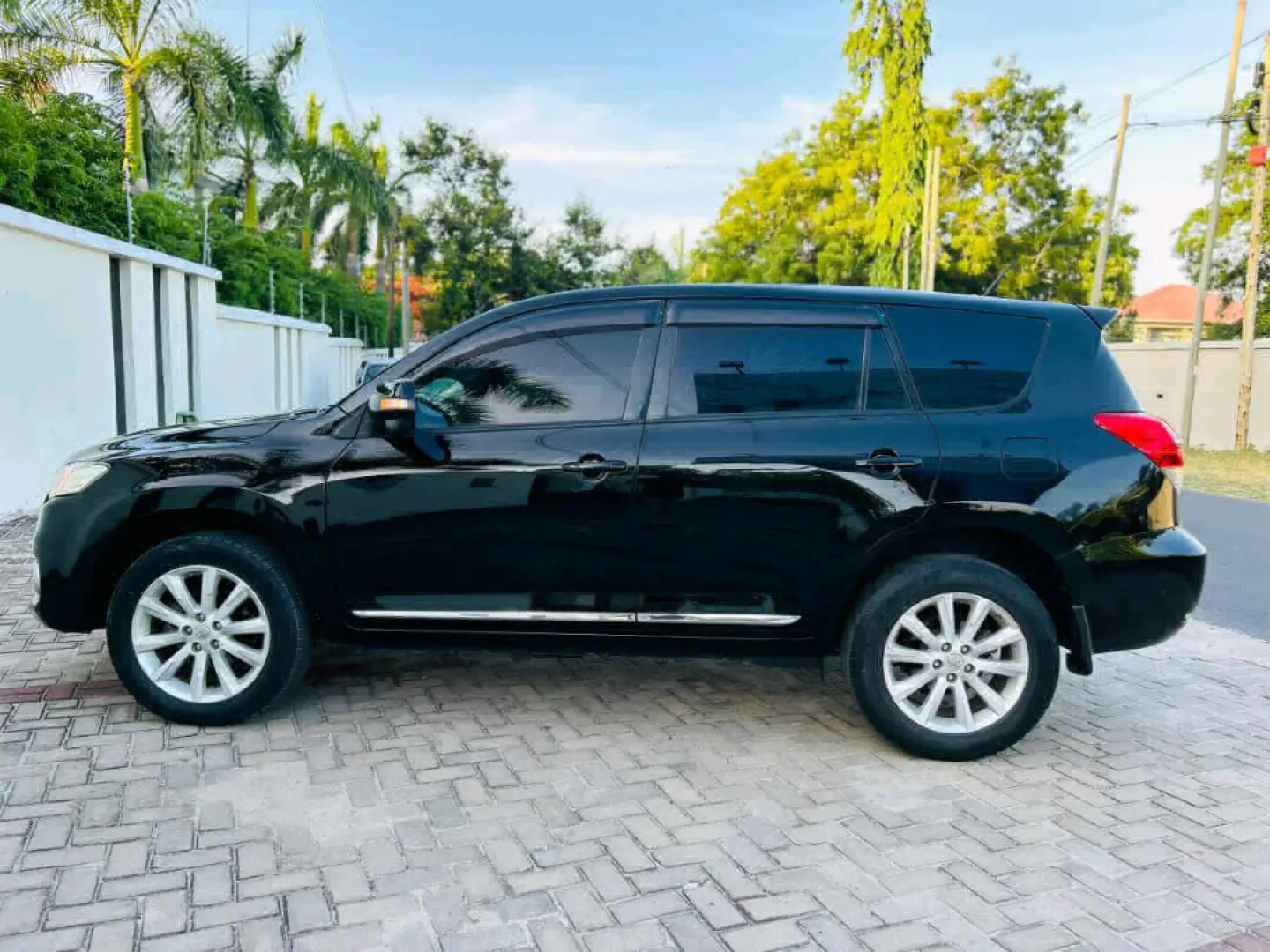 2010 Toyota Vanguard, Black, 2490cc thumbnail 5