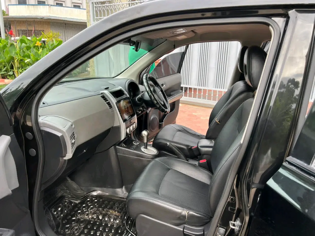 Black 2008 Nissan X-Trail for Sale in Arusha thumbnail 6