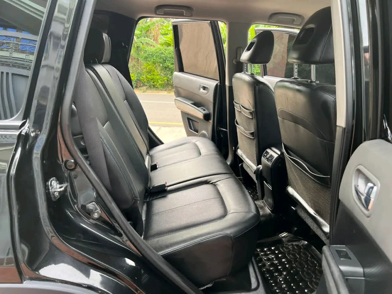 Black 2008 Nissan X-Trail for Sale in Arusha thumbnail 7