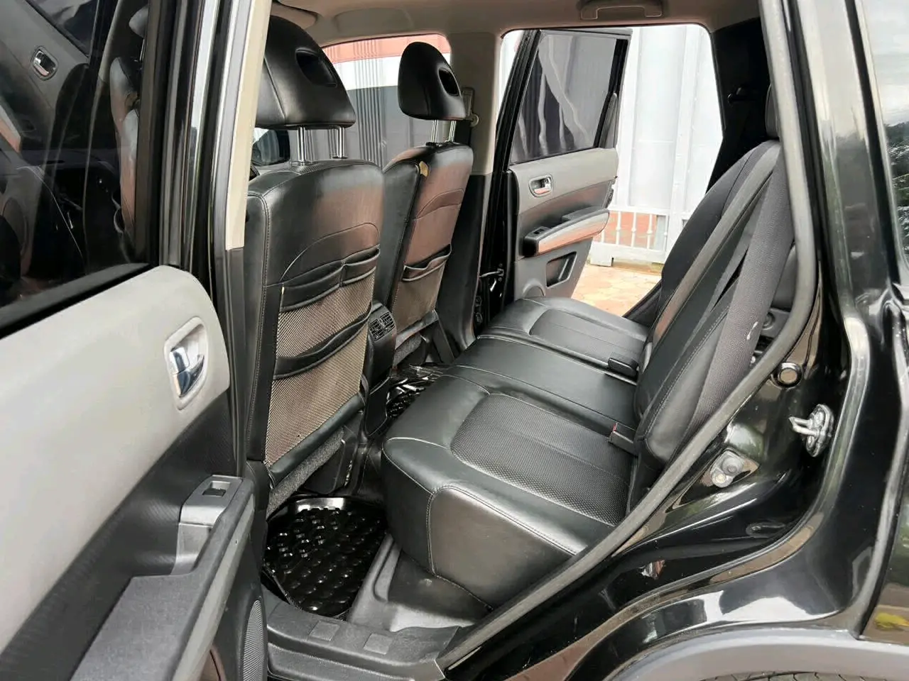 Black 2008 Nissan X-Trail for Sale in Arusha thumbnail 8