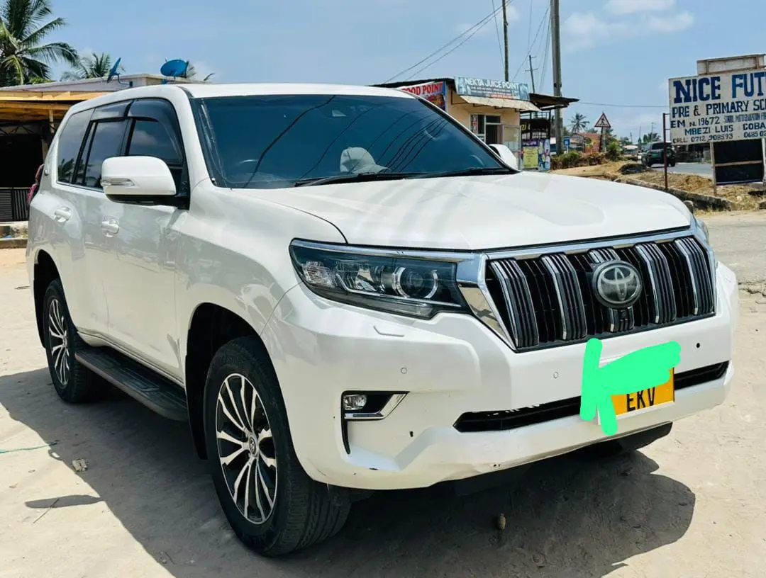 Toyota Land Cruiser Prado 150 (2019) thumbnail 2