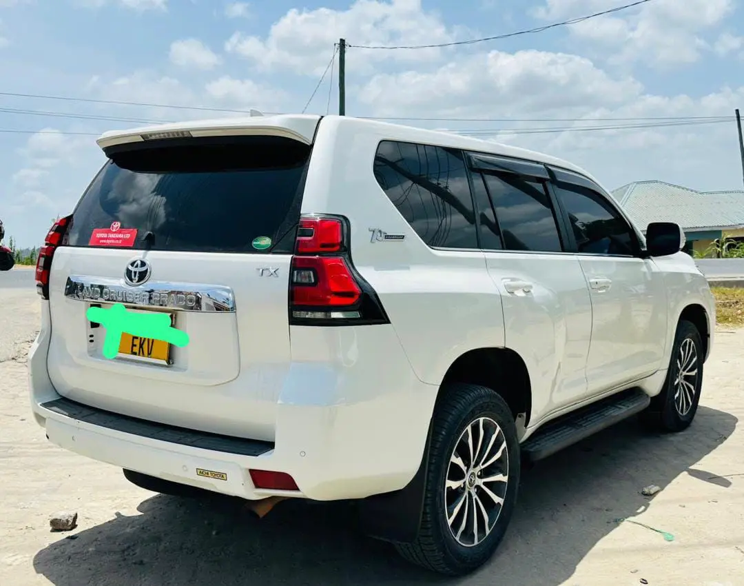 Toyota Land Cruiser Prado 150 (2019) thumbnail 3