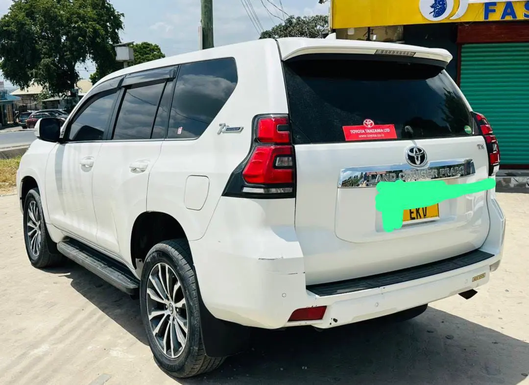 Toyota Land Cruiser Prado 150 (2019) thumbnail 4