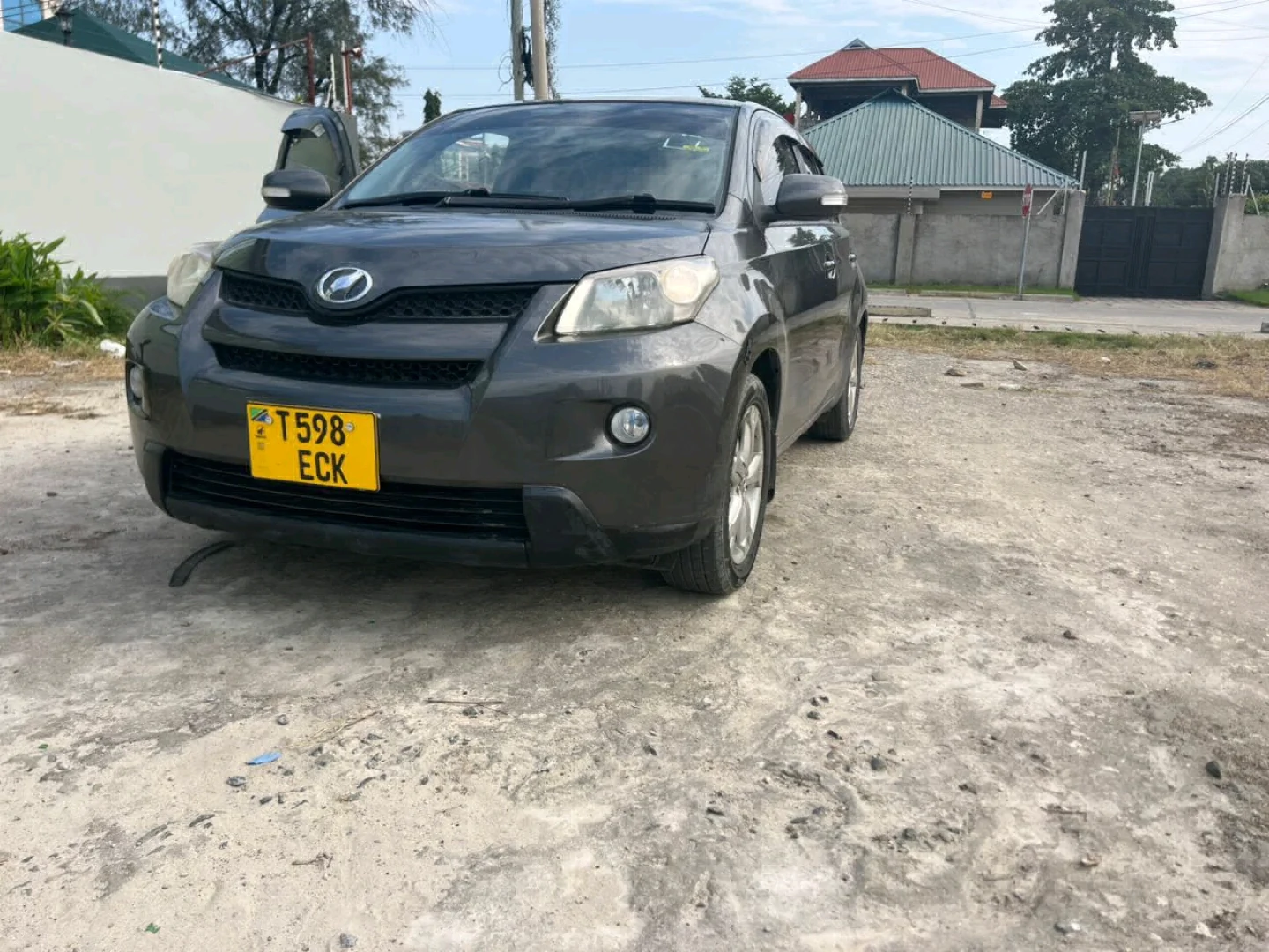 Toyota IST New Model Dark Grey thumbnail 2