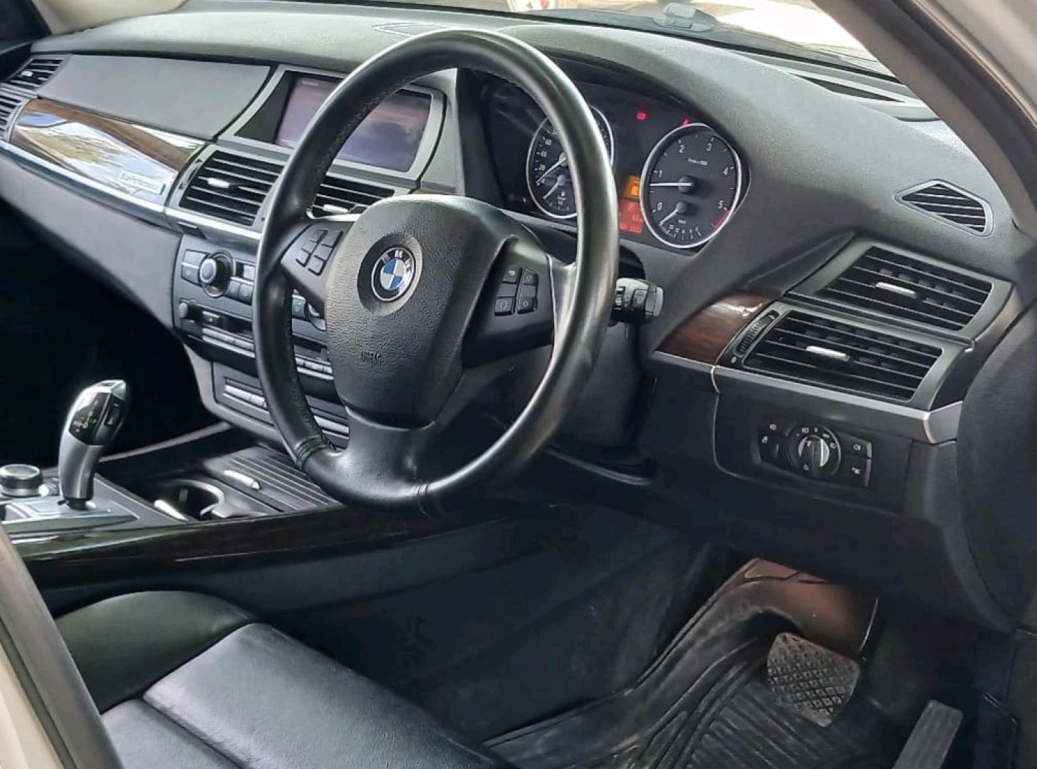 BMW X5 SUV 2014 Diesel with Sunroof thumbnail 3