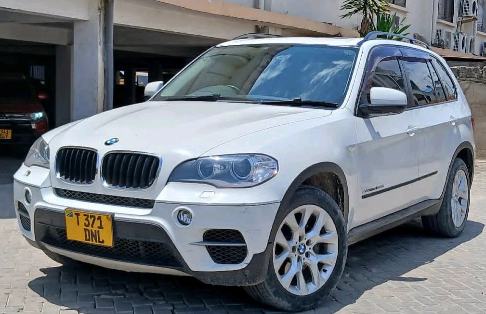 BMW X5 SUV 2014 Diesel with Sunroof thumbnail 7