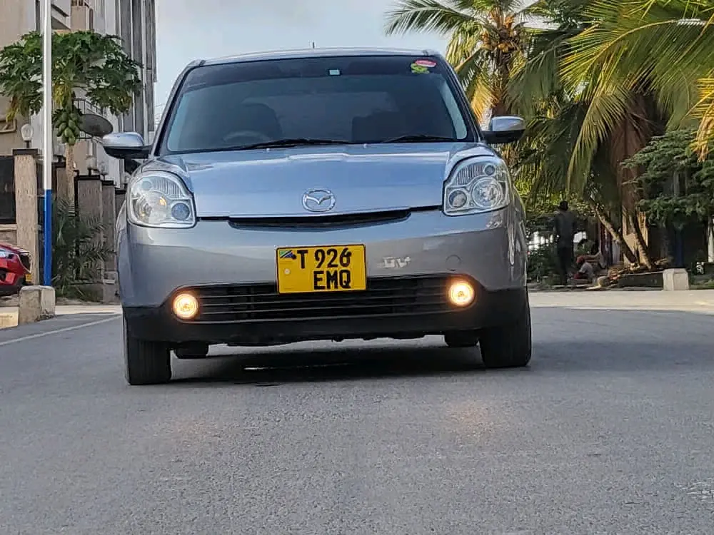 Mazda Verisa 2005 Silver, 1490cc, Full AC