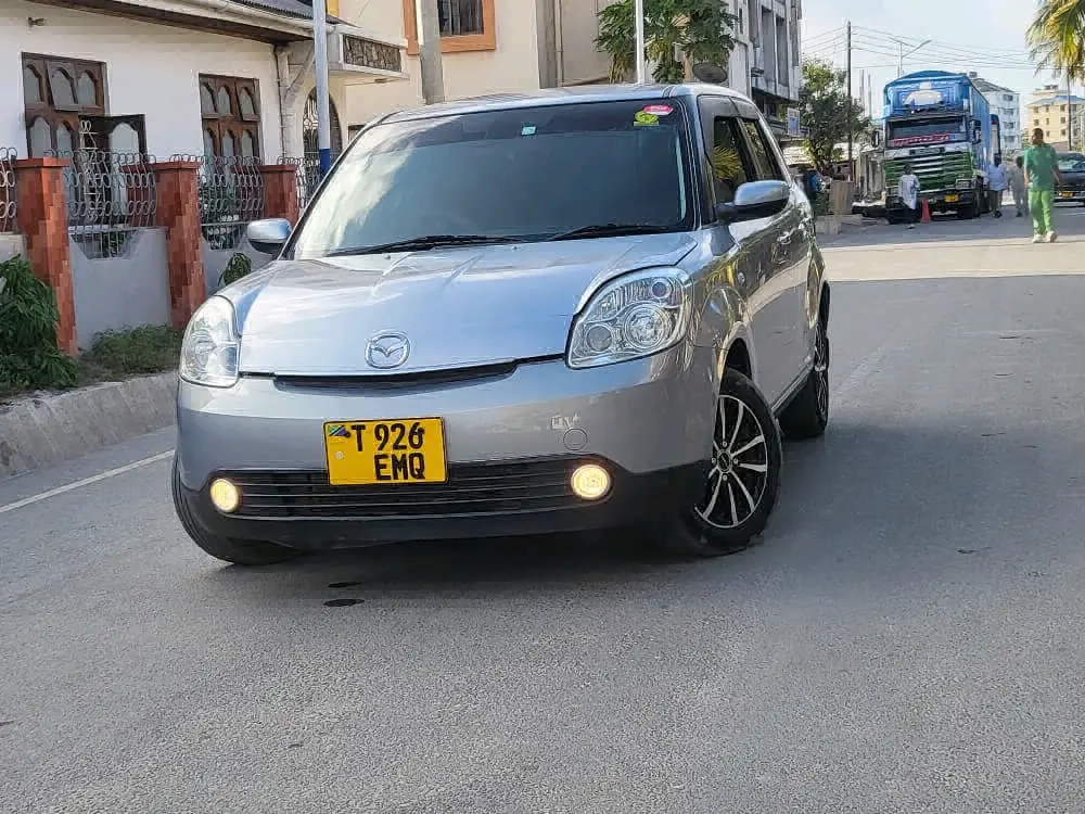 Mazda Verisa 2005 Silver, 1490cc, Full AC thumbnail 3