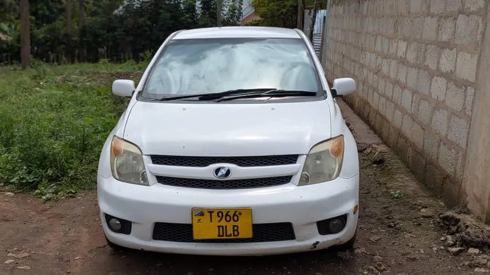 Toyota Ist DQC White for Sale