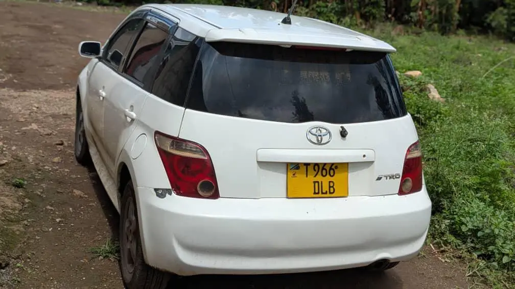 Toyota Ist DQC White for Sale thumbnail 4