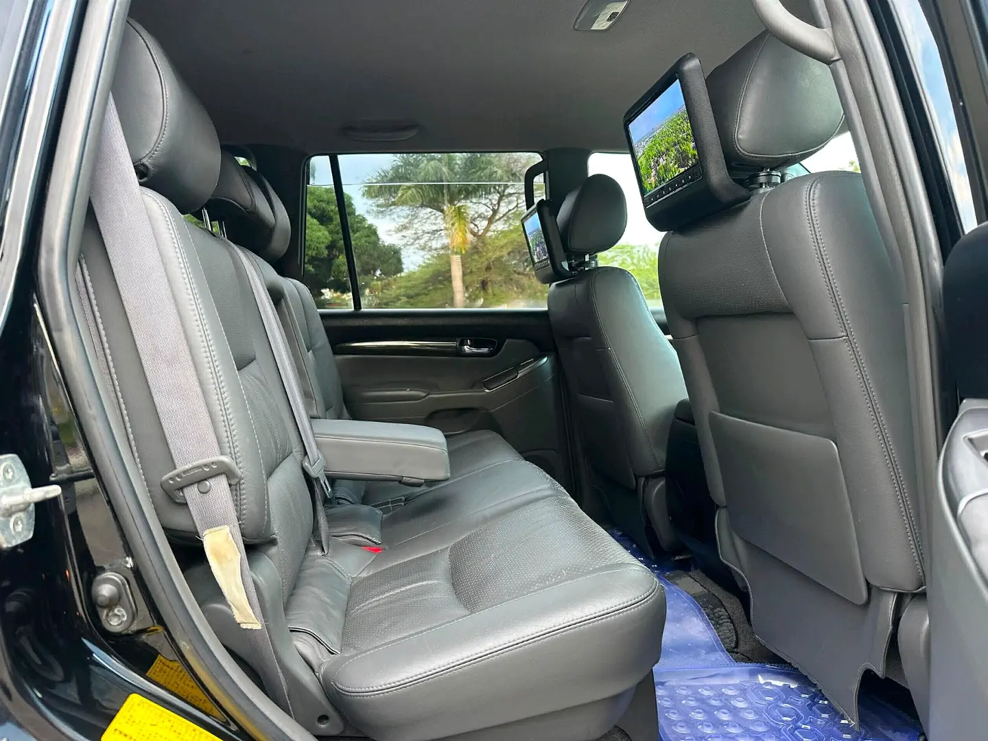 Toyota Land Cruiser Prado TX Limited thumbnail 8